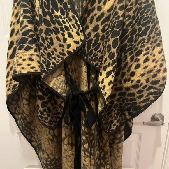 AKIRA Brown Leopard Print Fabric Ruana 🤎🖤 - Picture 4 of 4